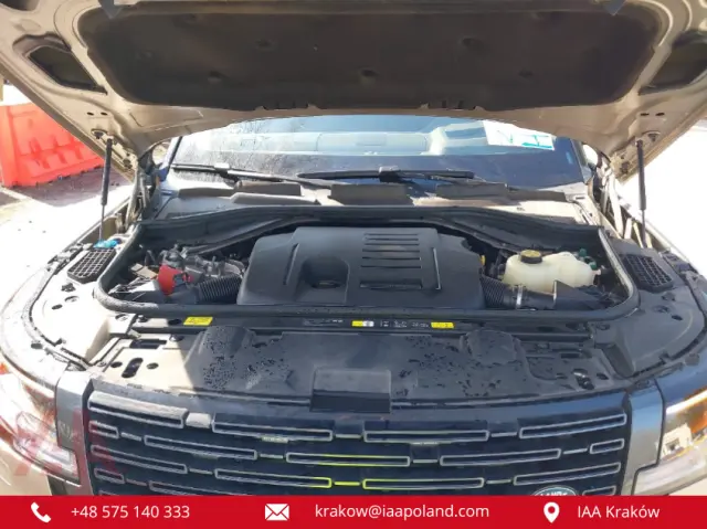 LAND ROVER Range Rover P400 SE