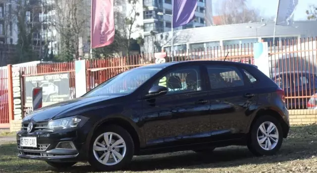 VOLKSWAGEN Polo 