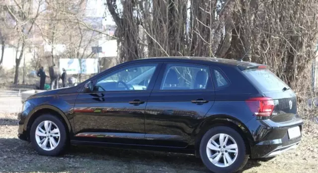 VOLKSWAGEN Polo 