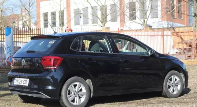 VOLKSWAGEN Polo 