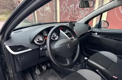 PEUGEOT 207 