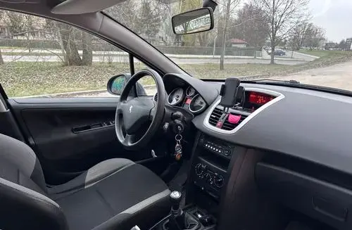 PEUGEOT 207 
