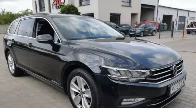 VOLKSWAGEN Passat 