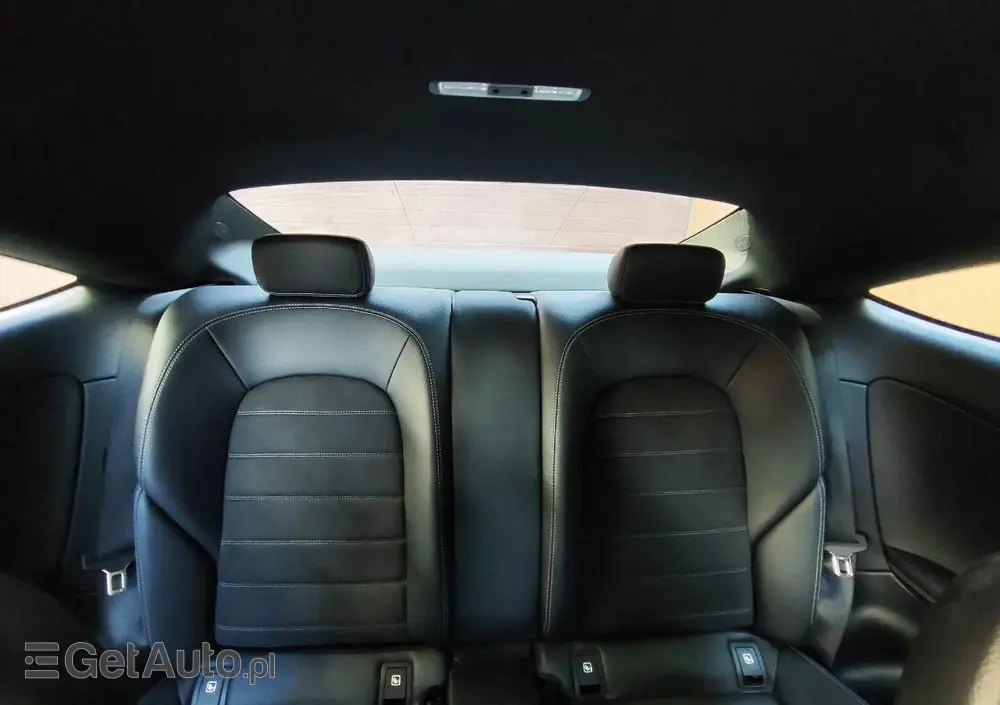 MERCEDES-BENZ Klasa C 180 AMG Line