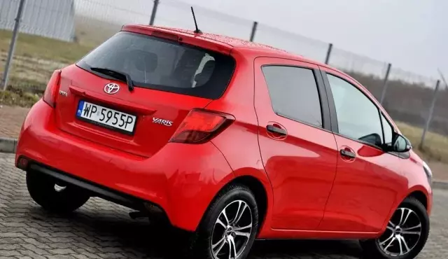 TOYOTA Yaris 