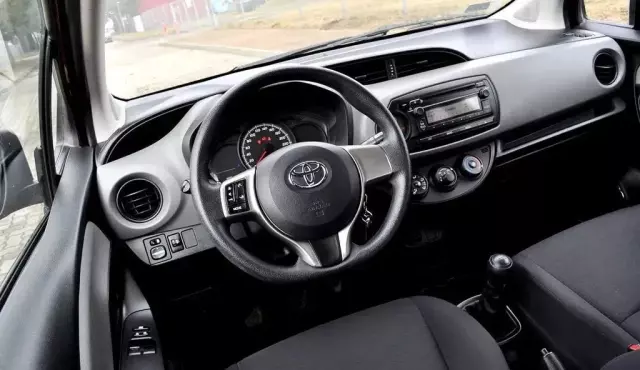 TOYOTA Yaris 