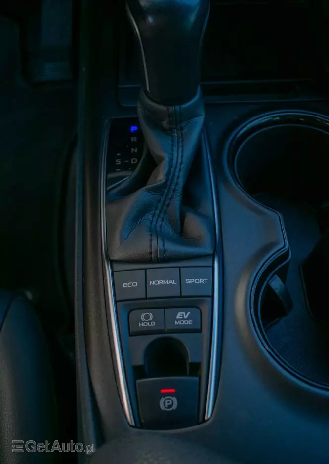 TOYOTA Camry 2.5 Hybrid Prestige CVT