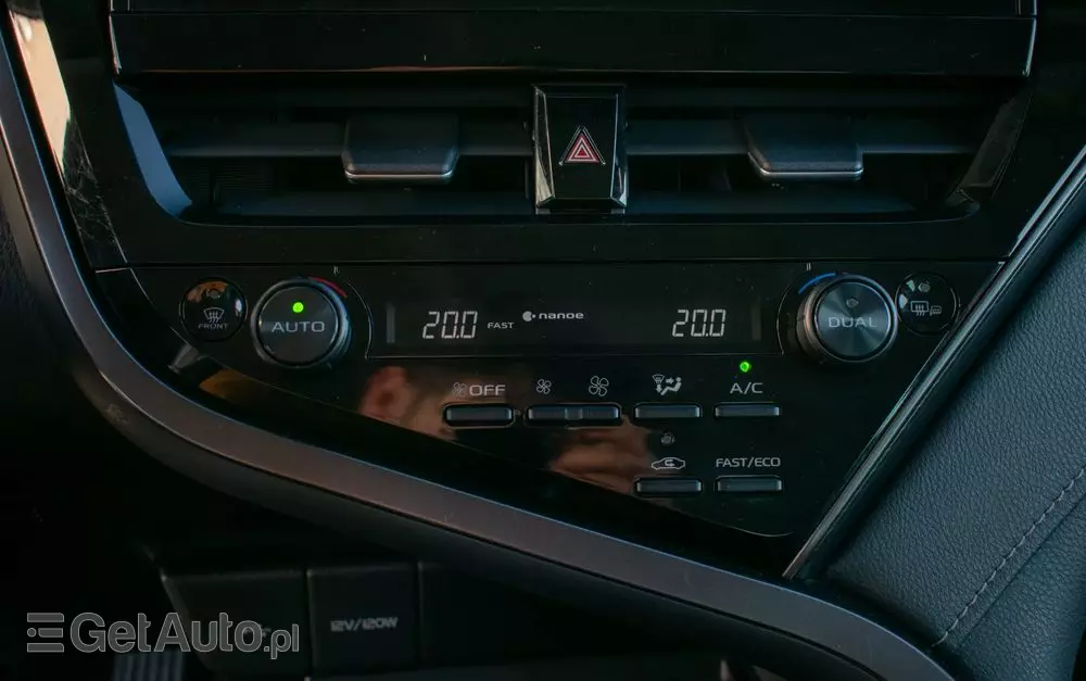 TOYOTA Camry 2.5 Hybrid Prestige CVT