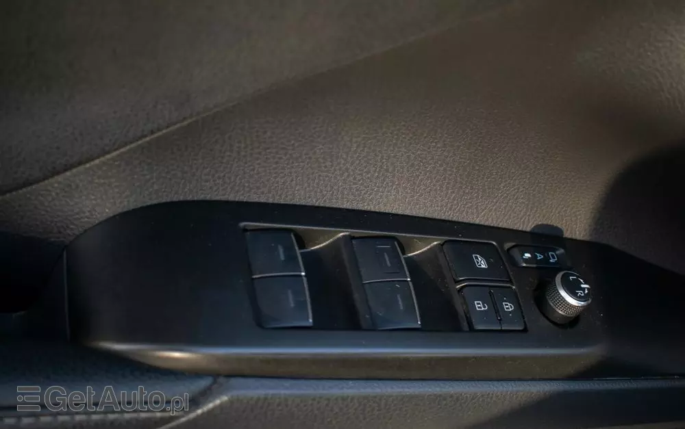 TOYOTA Camry 2.5 Hybrid Prestige CVT