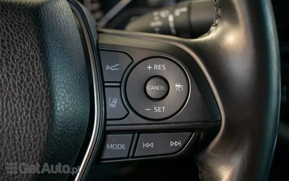 TOYOTA Camry 2.5 Hybrid Prestige CVT