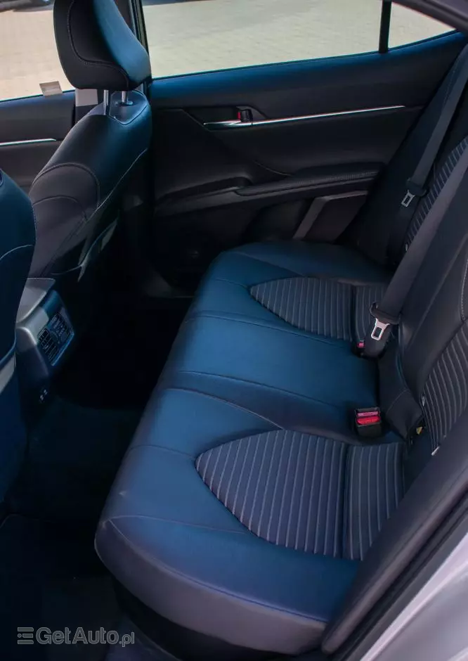 TOYOTA Camry 2.5 Hybrid Prestige CVT