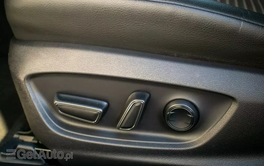 TOYOTA Camry 2.5 Hybrid Prestige CVT