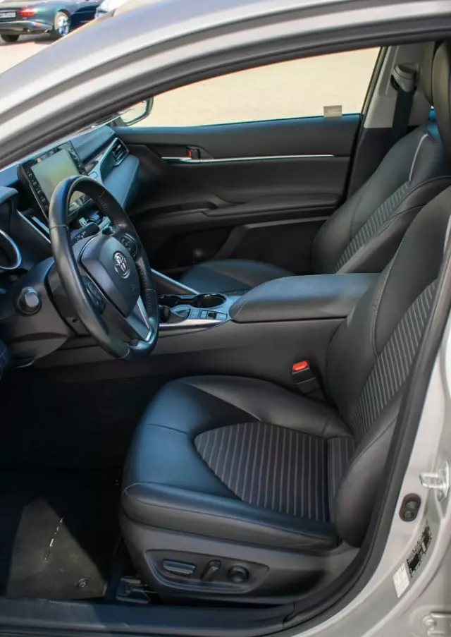 TOYOTA Camry 2.5 Hybrid Prestige CVT