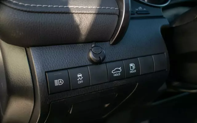 TOYOTA Camry 2.5 Hybrid Prestige CVT