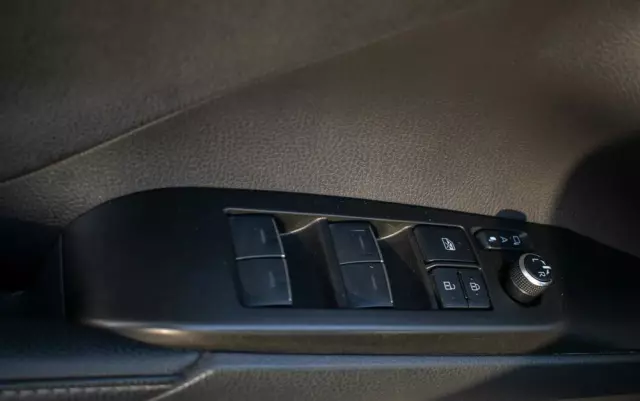 TOYOTA Camry 2.5 Hybrid Prestige CVT