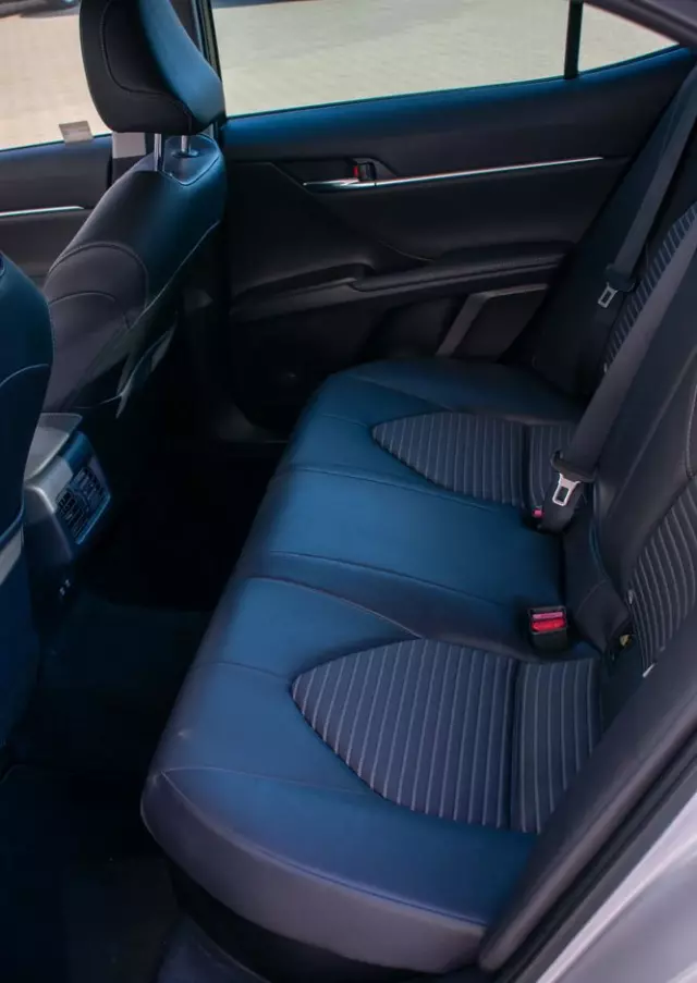 TOYOTA Camry 2.5 Hybrid Prestige CVT