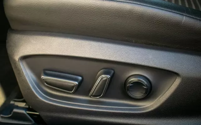 TOYOTA Camry 2.5 Hybrid Prestige CVT