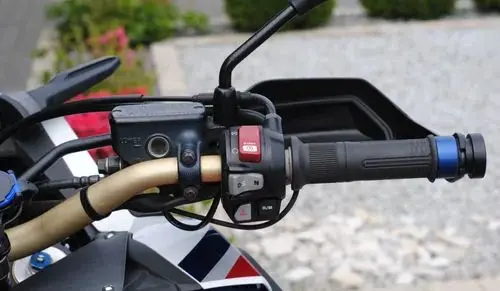 HONDA CRF 1000L Africa Twin BLE DCT 