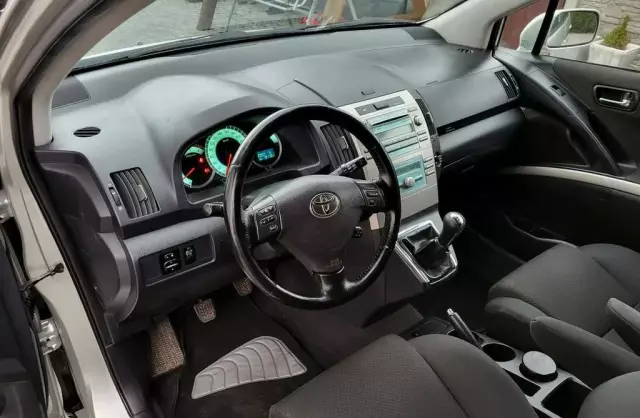 TOYOTA Corolla Verso 