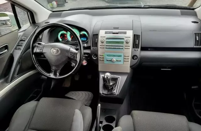 TOYOTA Corolla Verso 