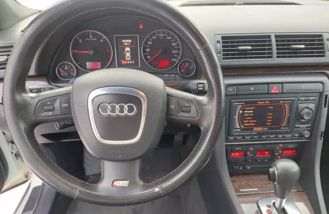 AUDI A4 