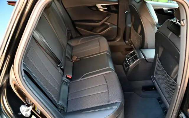 AUDI A4 Avant 35 TFSI mHEV S Line S tronic