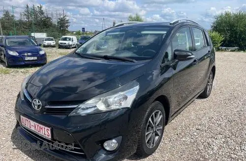 TOYOTA Verso 