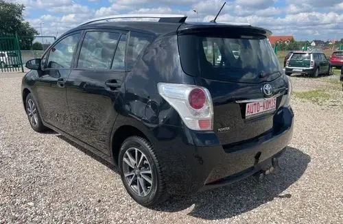 TOYOTA Verso 