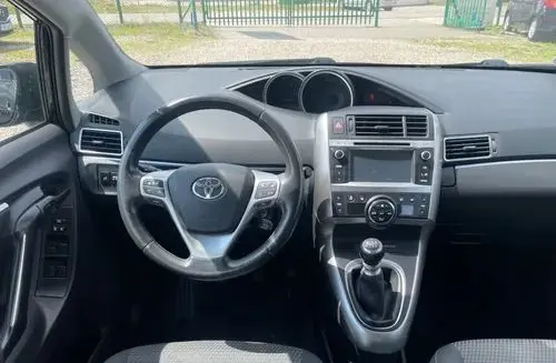 TOYOTA Verso 