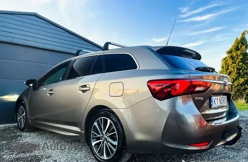 TOYOTA Avensis 