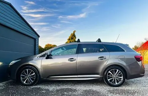 TOYOTA Avensis 
