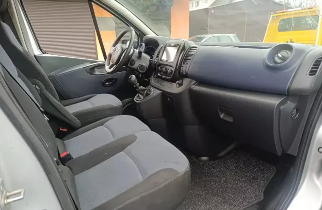 OPEL Vivaro 