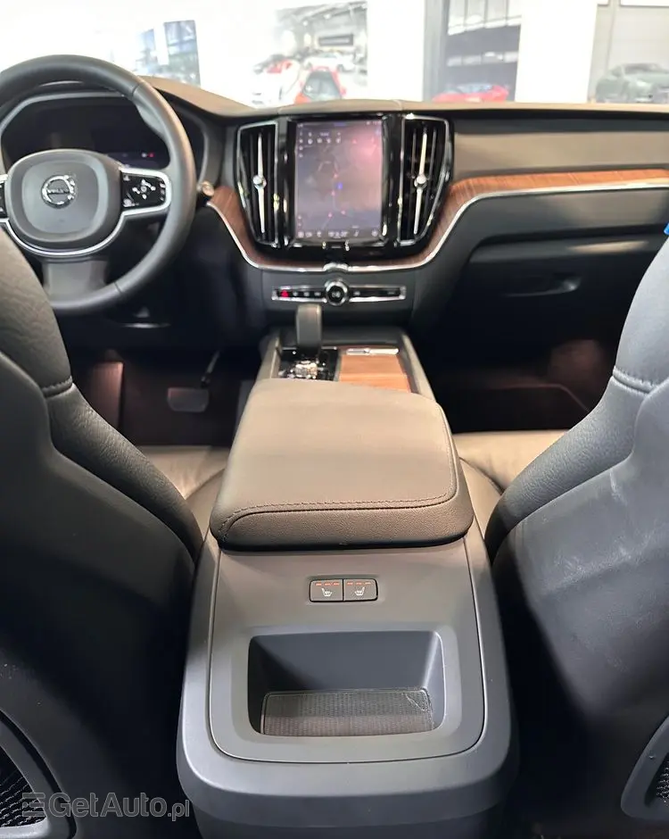 VOLVO XC 60 B6 B AWD Ultimate Dark