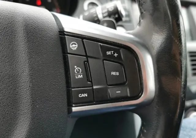 LAND ROVER Discovery Sport Ver-2-0-td4-hse-luxury