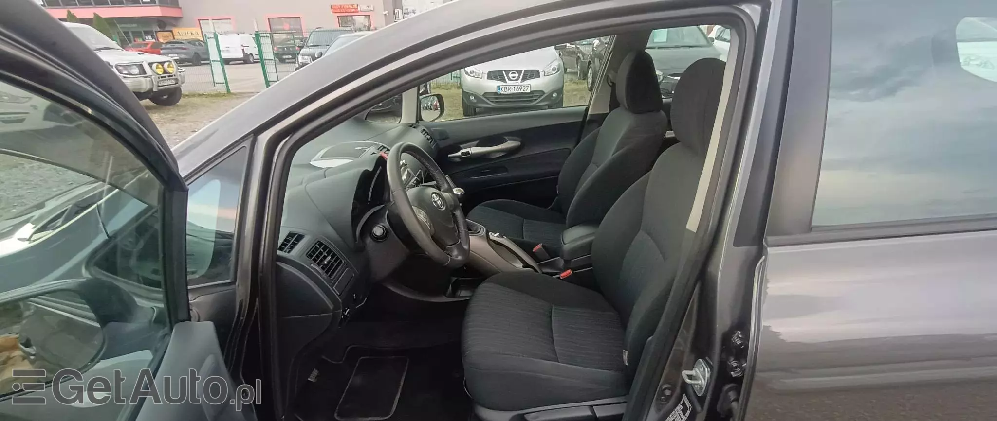 TOYOTA Auris 1.6 Life+