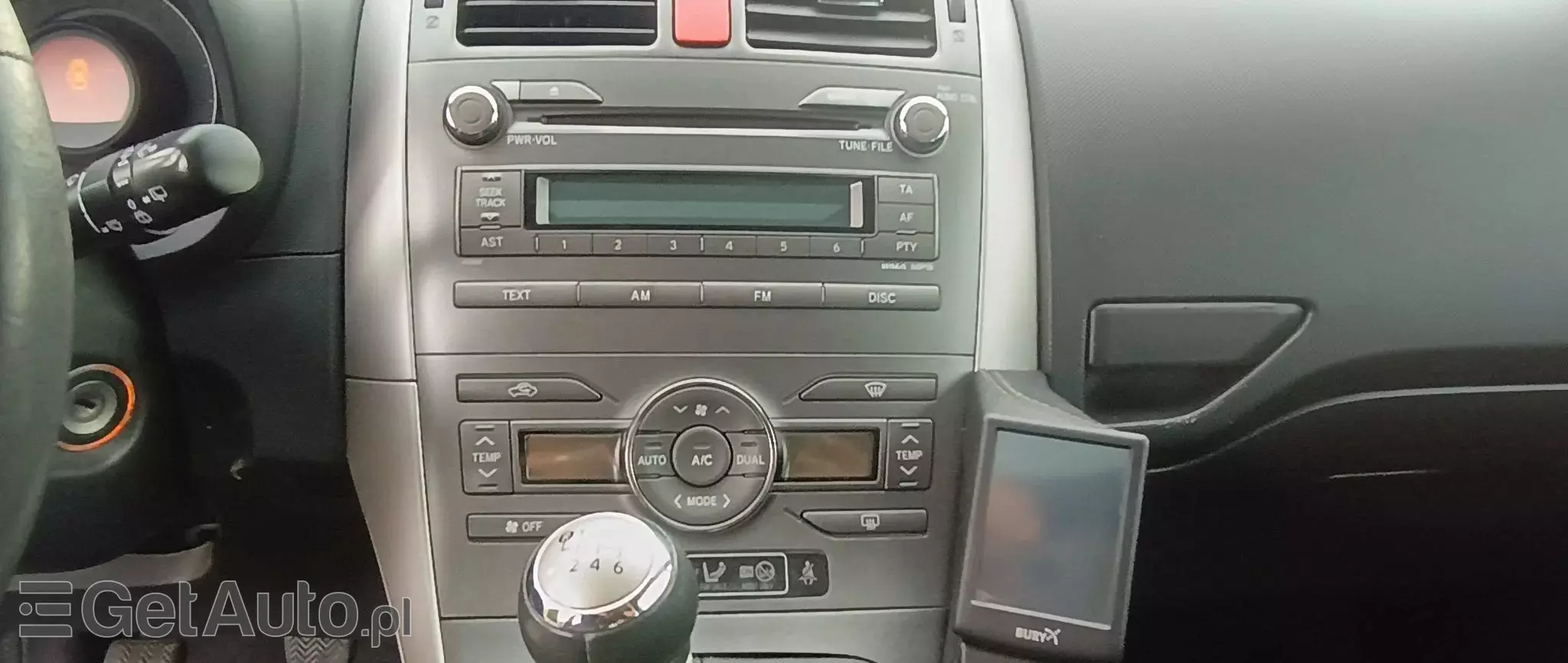 TOYOTA Auris 1.6 Life+