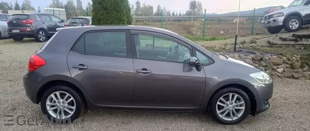 TOYOTA Auris 1.6 Life+