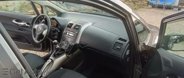 TOYOTA Auris 1.6 Life+