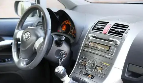 TOYOTA Auris 