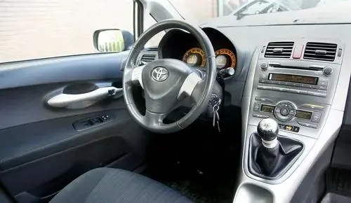 TOYOTA Auris 
