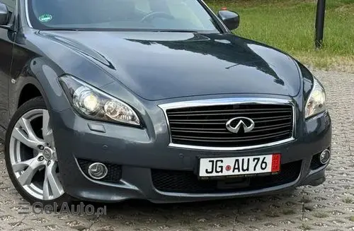 INFINITI M 