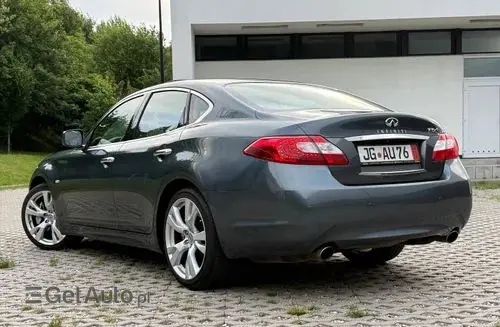INFINITI M 