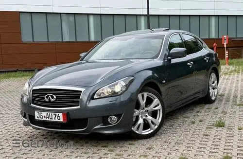 INFINITI M 