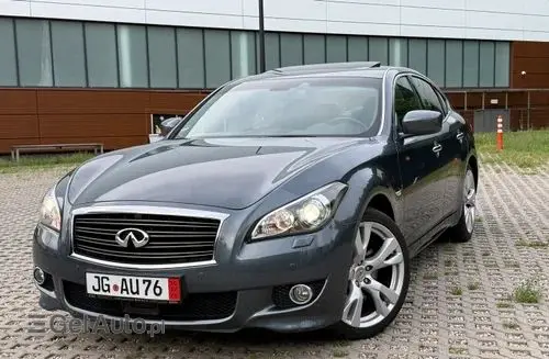 INFINITI M 
