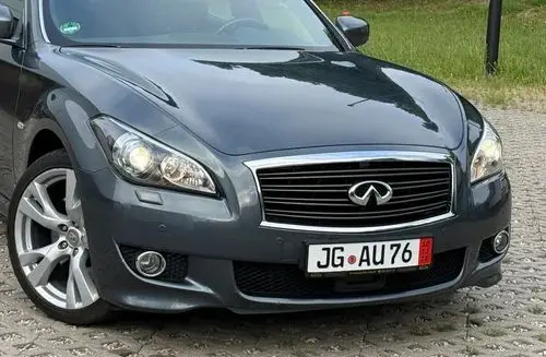 INFINITI M 