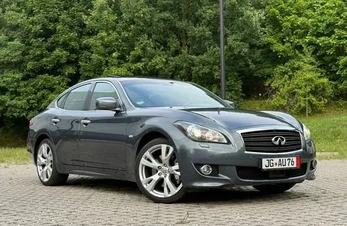 INFINITI M 