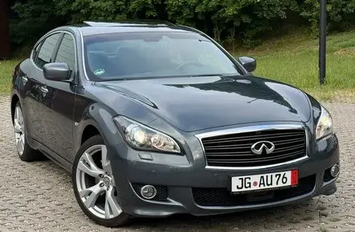 INFINITI M 