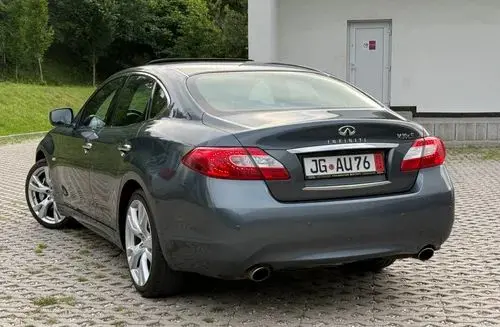INFINITI M 