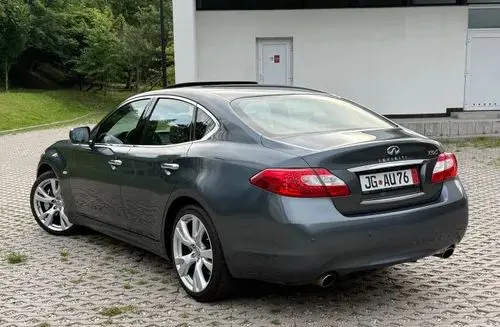 INFINITI M 