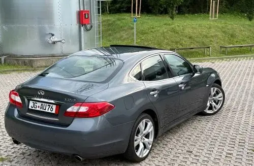 INFINITI M 